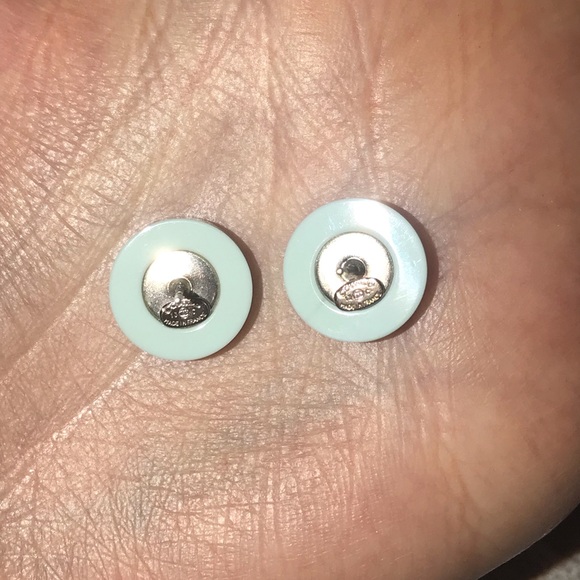 Chanel CC resin button earrings - Picture 5 of 10